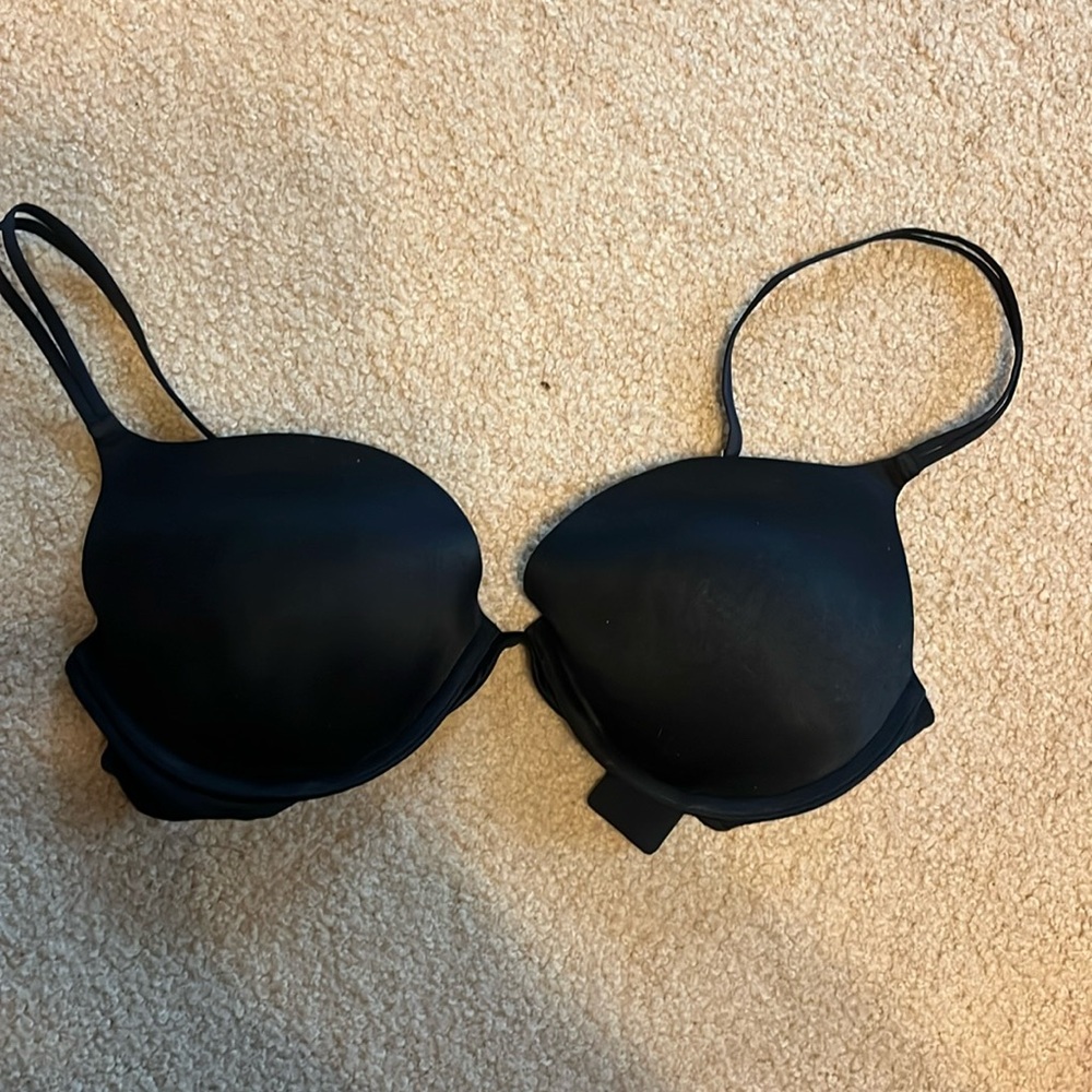 Like new- Victoria’s Secret black Bra 38C